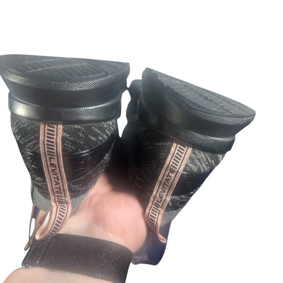 Brooks Levitate 4.0 Sz 9.5 Running Shoes Black Gray Coral Sneakers Lightweight - Picture 6 of 10